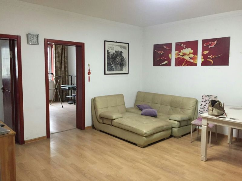 明珠花園，中等裝修，兩室向陽，隨時(shí)看房，歡迎咨詢！