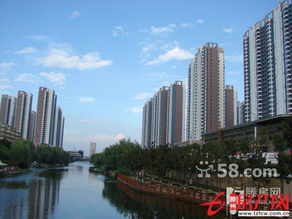 中央城一百平米經(jīng)典兩室兩廳戶型，黃金地段，黃金樓層，精裝修