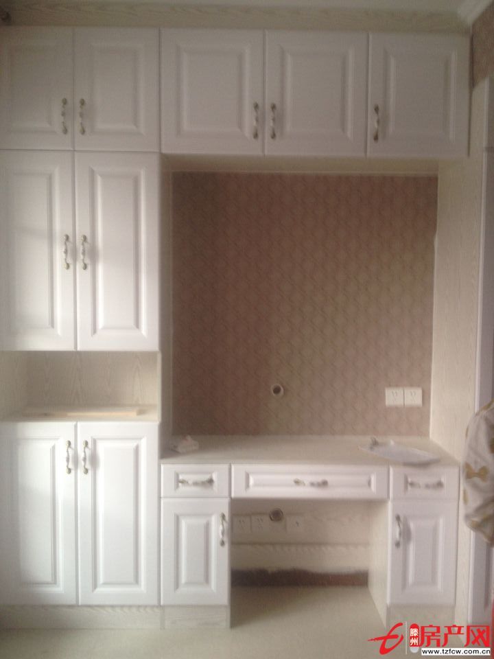 人和藍灣，單身公寓，精裝修，可半年付，東西給配