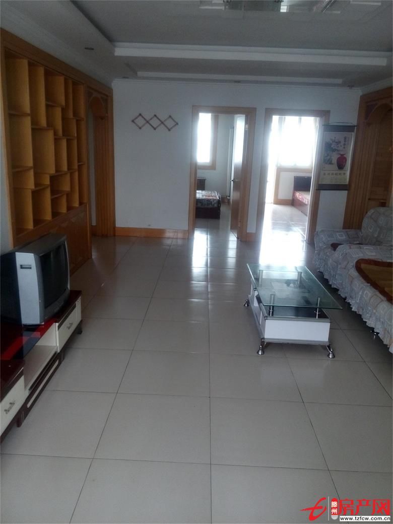 龍泉苑小區(qū)，學區(qū)房，交通方便，價格合理。