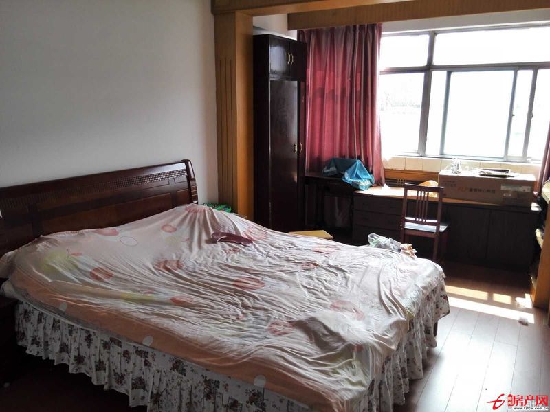 奎文市場(chǎng)書院小學(xué)東側(cè)、西鄰尚賢居供電局宿舍三室二廳一衛(wèi)