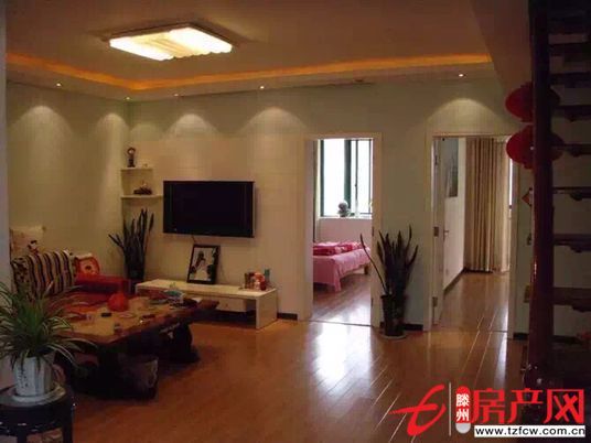 濱江二期經(jīng)典多層復(fù)式精裝修全套家具拎包即住