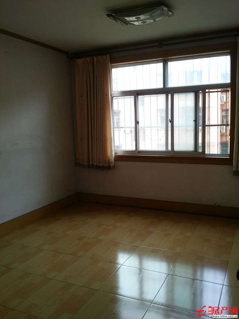 實(shí)驗(yàn)小學(xué)學(xué)區(qū)房一百一十平米水電家具齊全