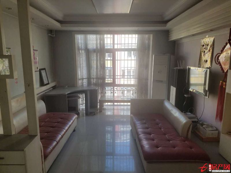 美明嘉苑，三室朝陽(yáng)，黃金樓層，帶車(chē)庫(kù)儲(chǔ)藏室，產(chǎn)證滿五，可貸款