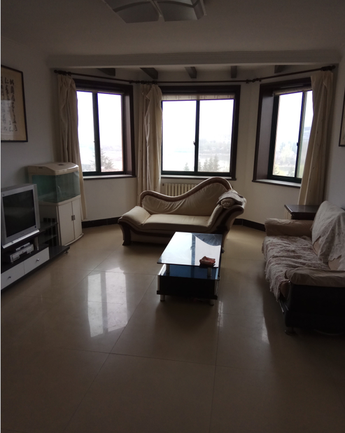 濱江一期家具齊全車(chē)位加儲(chǔ)藏室八十六萬(wàn)