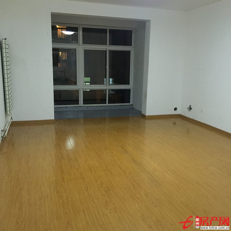 七彩陽光城簡裝修帶車庫房屋出租