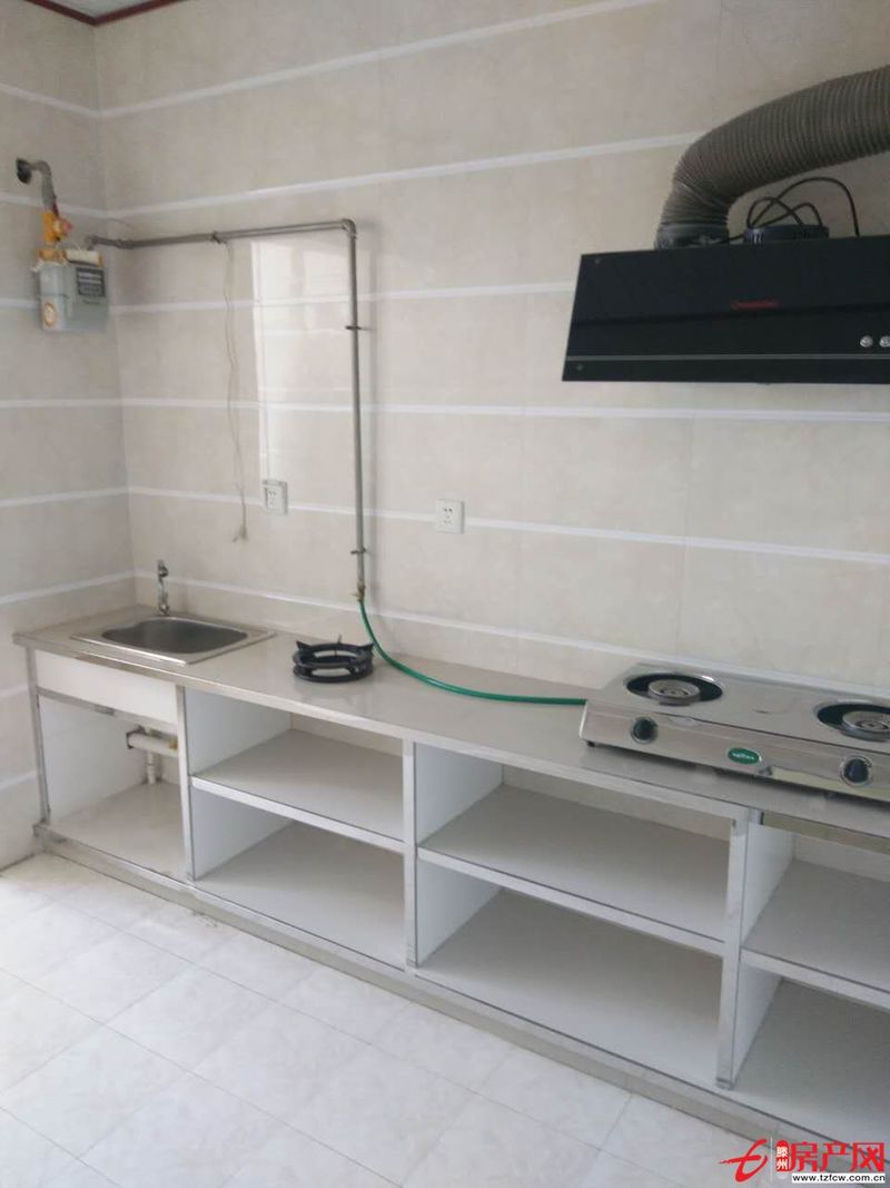 貴和世紀(jì)佳苑急售新房產(chǎn)證中等裝修南戶送電器