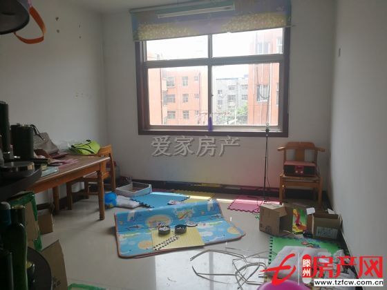 魯東小區(qū)三室送儲藏室！