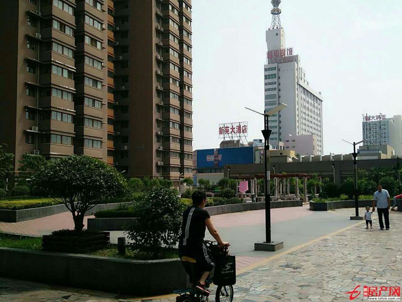 問(wèn)天二期三室兩廳精裝修可貸款證滿兩年