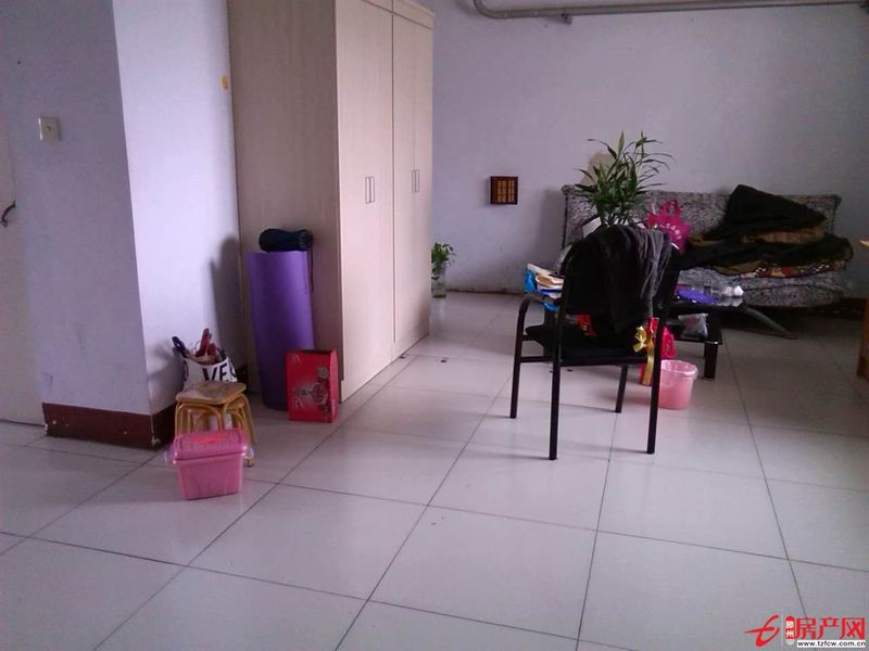 出租龍泉苑小區(qū)南北通透明亮戶型空調(diào)人水器俱全