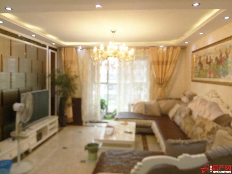 威尼斯六區(qū)精裝修送平儲(chǔ)藏室滕南學(xué)區(qū)房