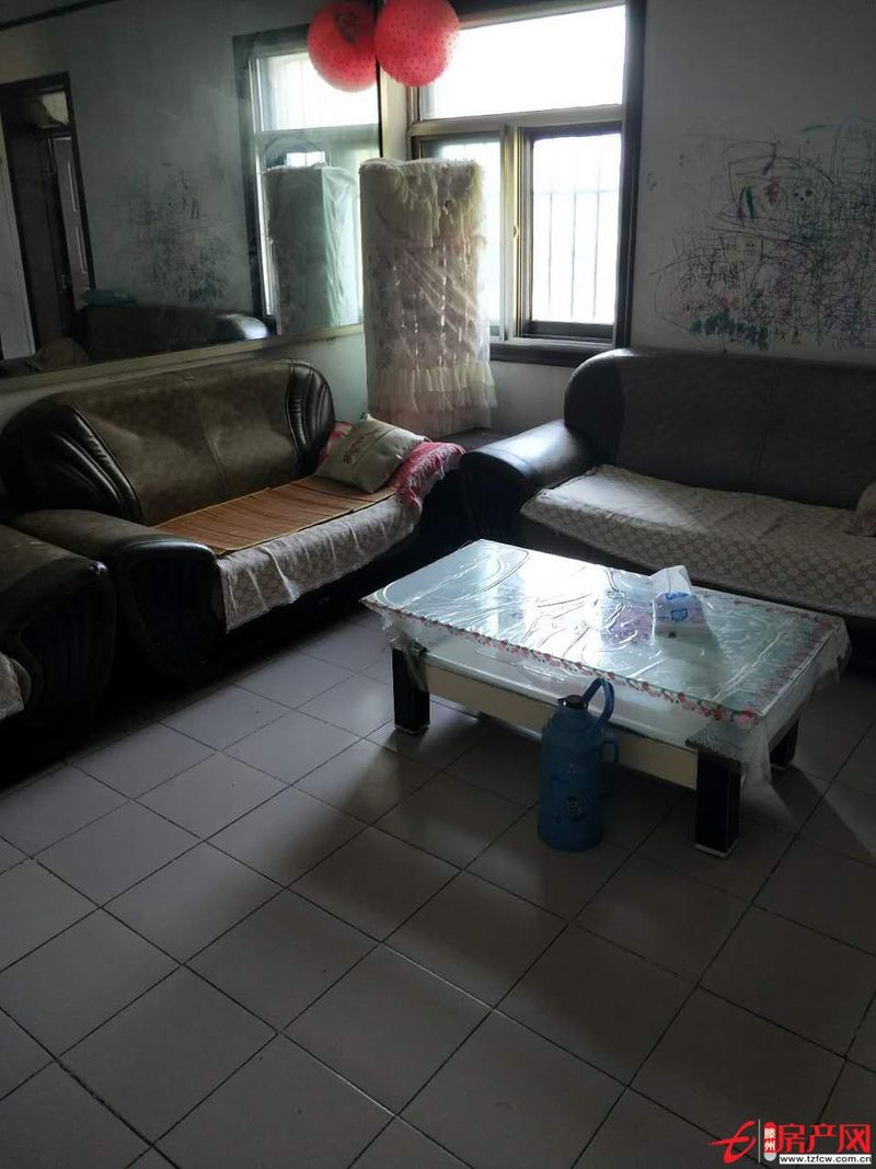 君瑞城小區(qū)對過，育才學(xué)區(qū)房，步行僅需壹分鐘