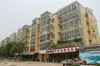 鳳凰苑，沿河，經(jīng)典多層，一樓相當(dāng)于二樓，學(xué)校區(qū)域，出行方便