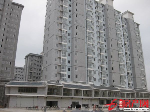 和諧康城頂樓，齊脊頂，毛坯，含上房費(fèi)地下室，全款，可押款一萬