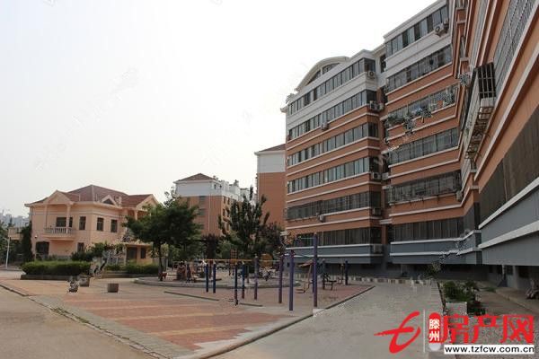 荊河小區(qū)，簡(jiǎn)單裝修，證滿五年，三室向陽，經(jīng)典多層，上學(xué)方便