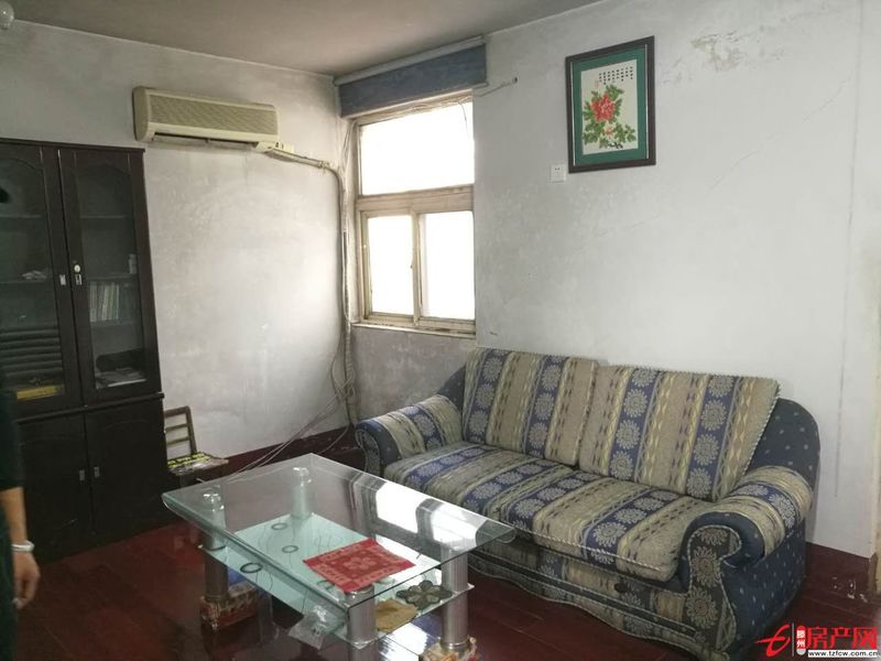 春秋閣小區(qū)，包水電燃?xì)赓M(fèi)，學(xué)校附近，拎包即住