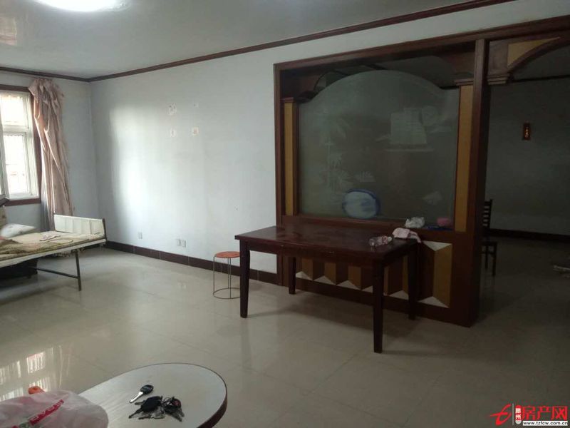 荊東花園小區(qū)，可貸庫款三樓，南北通透，有儲藏室