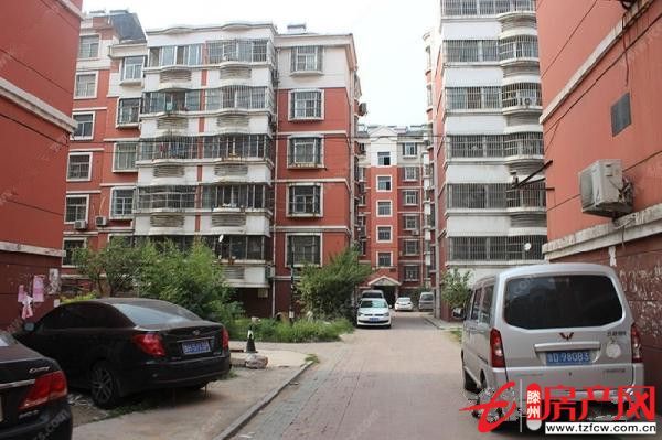 荊西花園，簡單裝修，多層，低樓層樓，水電暖齊全。