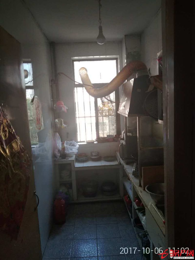 誠(chéng)信花園三室一廳地上一樓價(jià)格合適