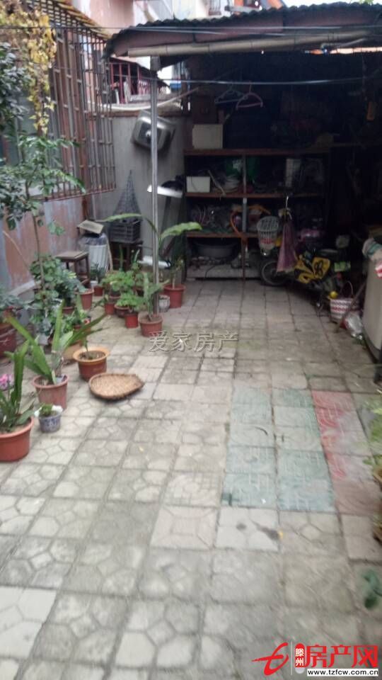 魯東小區(qū)一樓帶院有證可貸款暖氣齊全