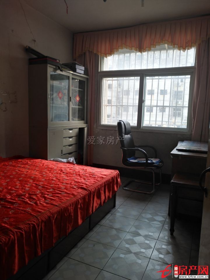 富麗華小區(qū)有證可貸款暖氣齊全！