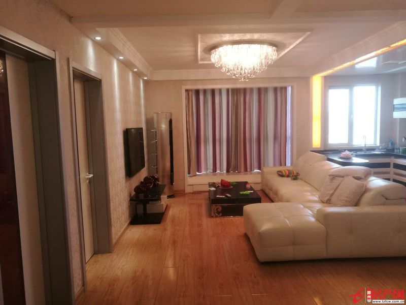 專業(yè)設(shè)計師設(shè)計，豪華裝修，全套高檔電器、家具。