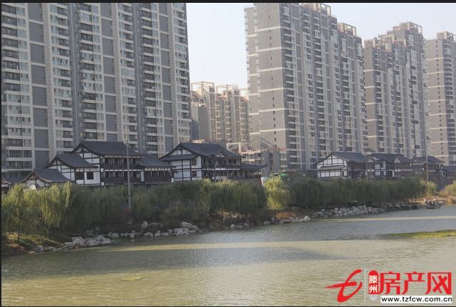 沿河觀景房整個公園和荊河盡收眼底離學(xué)校近