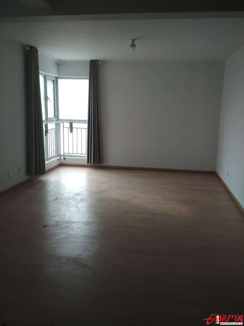 威尼斯三室一廳學區(qū)房