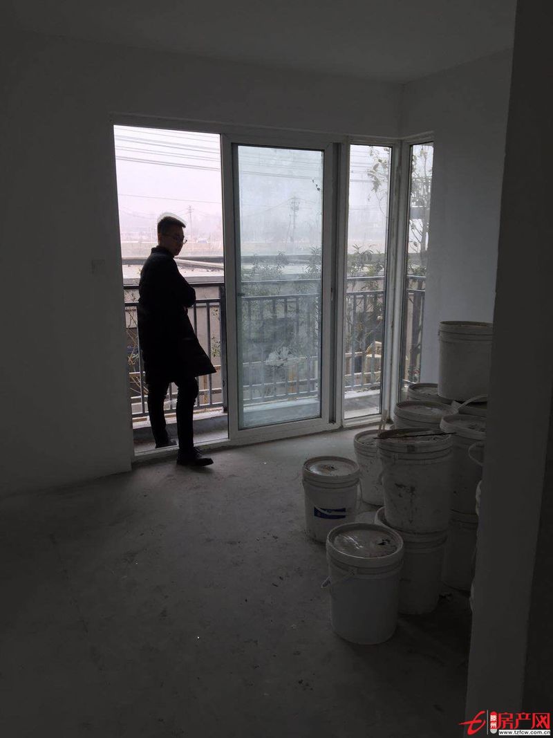 星尚城帶大陽臺(tái)三居，戶型南北通透價(jià)格合適