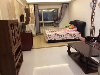 幸福小區(qū)三室一廳的其中一間對(duì)外合租個(gè)人房源