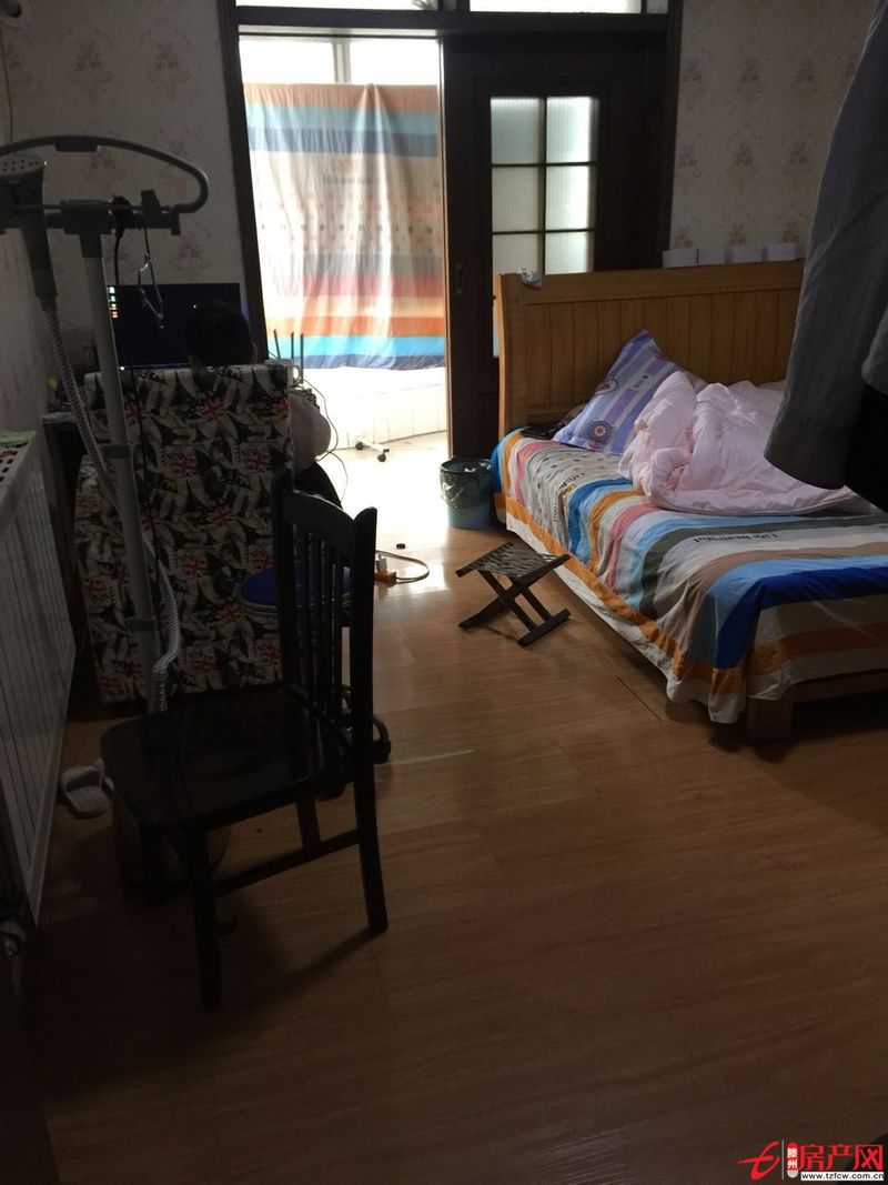 碧桂園小區(qū)位置佳交通方便，位于人民醫(yī)院附近，市中繁華區(qū)