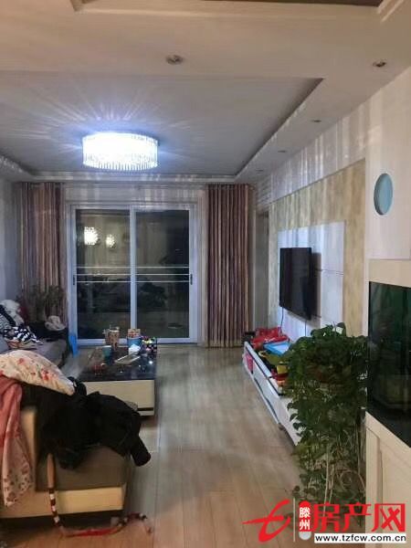 滕北學(xué)區(qū)房麗都水岸豪華裝修。