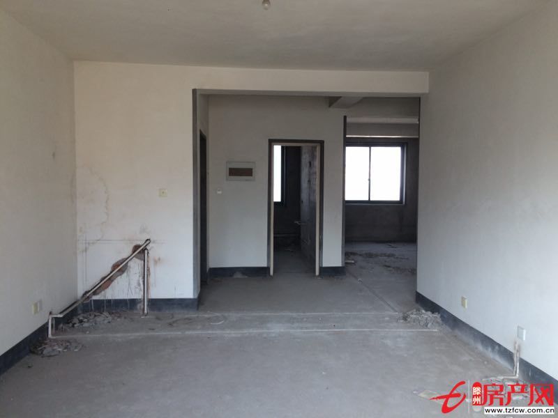 濱江國際二期，復(fù)試，毛坯房，四室，帶大平臺(tái)