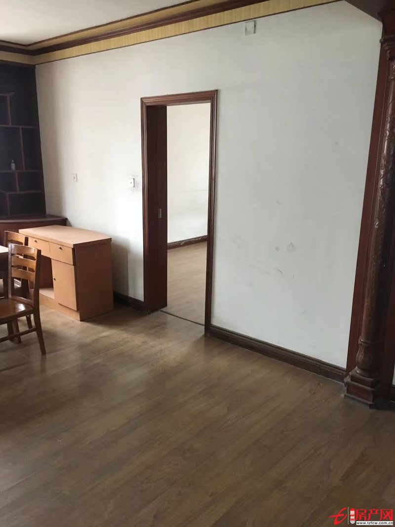 德馨花園三室兩廳中等裝修證滿五年