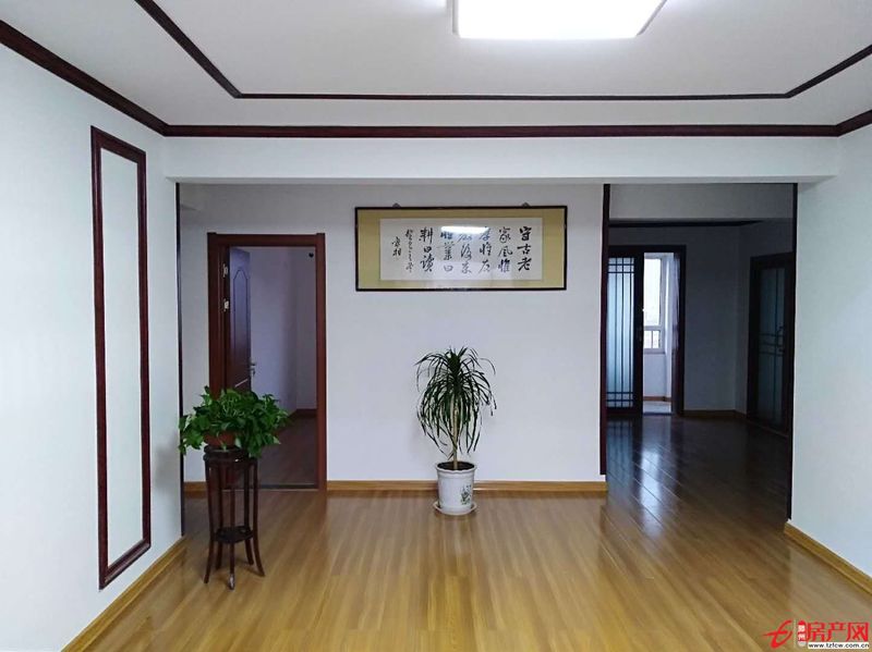 金河灣十七號樓二單元一零零八室，十七號樓南無遮擋