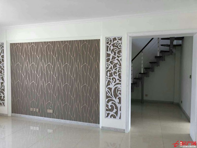 七彩陽光城，多層五樓帶閣樓，精裝修未住，滿五可貸款，三室朝陽