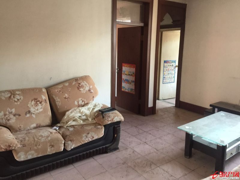 魯東小區(qū)三室一廳三室朝陽含儲藏室