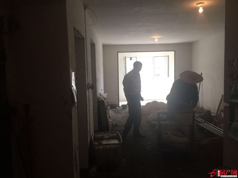 金河灣三室二廳，回遷毛坯房