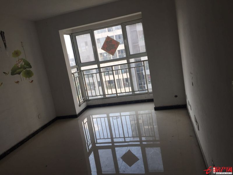 威尼斯六區(qū)三室二廳，南北通透，含儲藏室