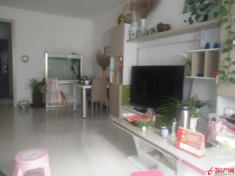 威尼斯一區(qū)精裝修，低樓，要全款，靠近學(xué)校可改三室