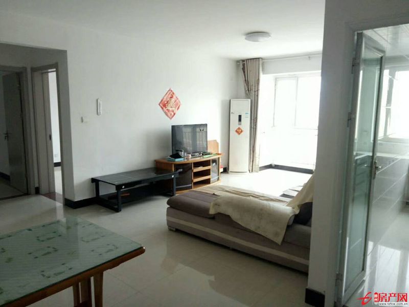 威尼斯二區(qū)高層不是頂，三室兩廳新證，可貸款，簡(jiǎn)裝修房源