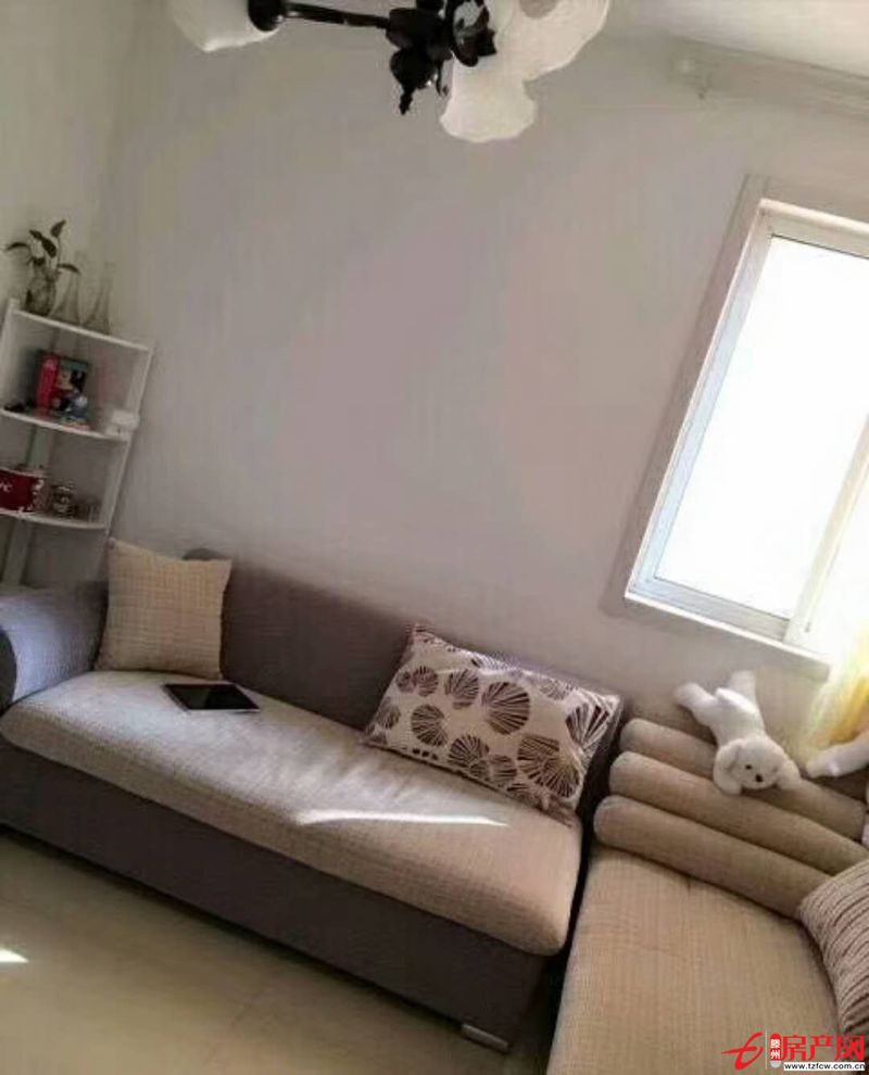 問天廣場經(jīng)典單身公寓精裝出售