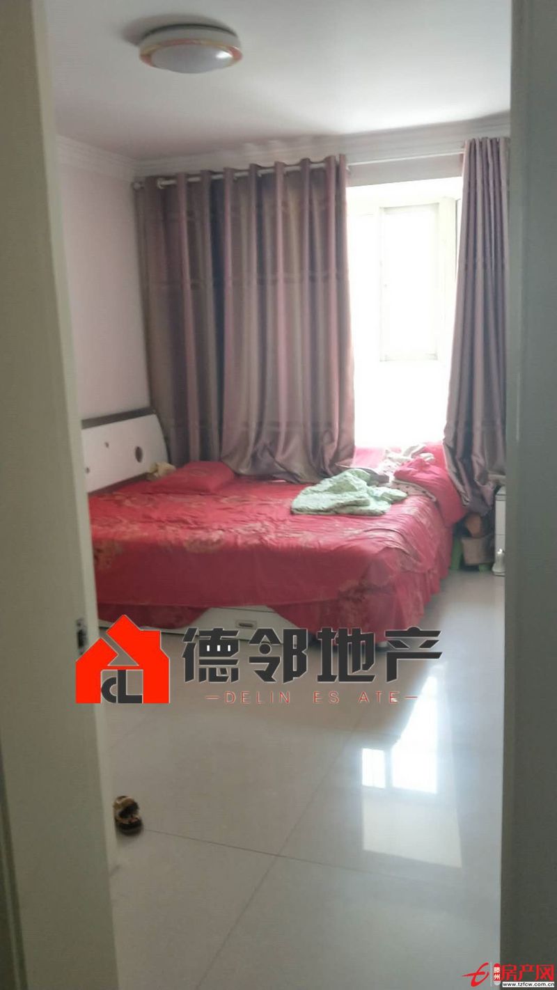 華騰小區(qū)精裝三居室可貸款