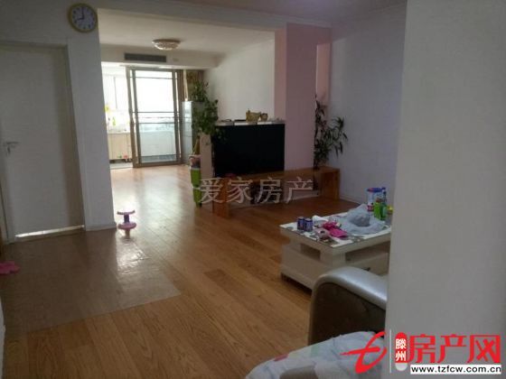 龍泉苑小區(qū)多層一樓三室精裝修證滿五年可貸款