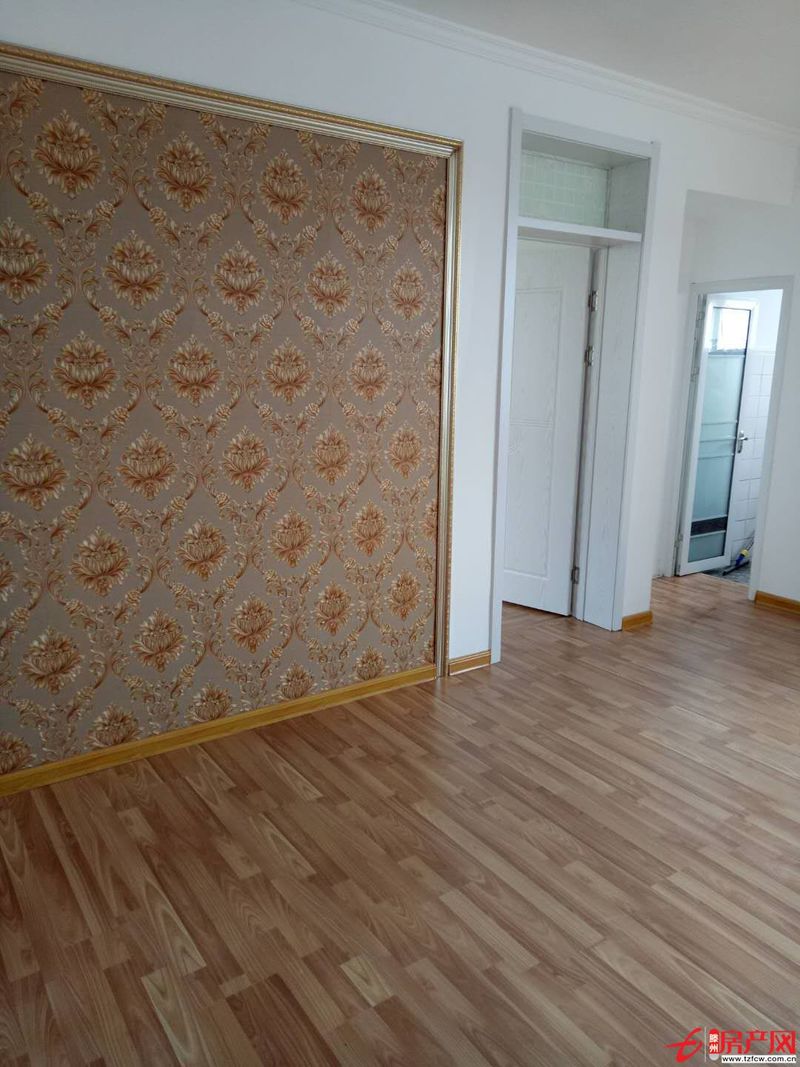 富麗華小區(qū)，多層，三室朝陽(yáng)，需全款，三室一廳，有鑰匙。