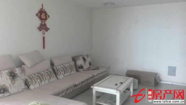 女人街小區(qū)四樓精裝修兩室兩廳，一室一廳向陽(yáng)，緊鄰書(shū)院小學(xué)