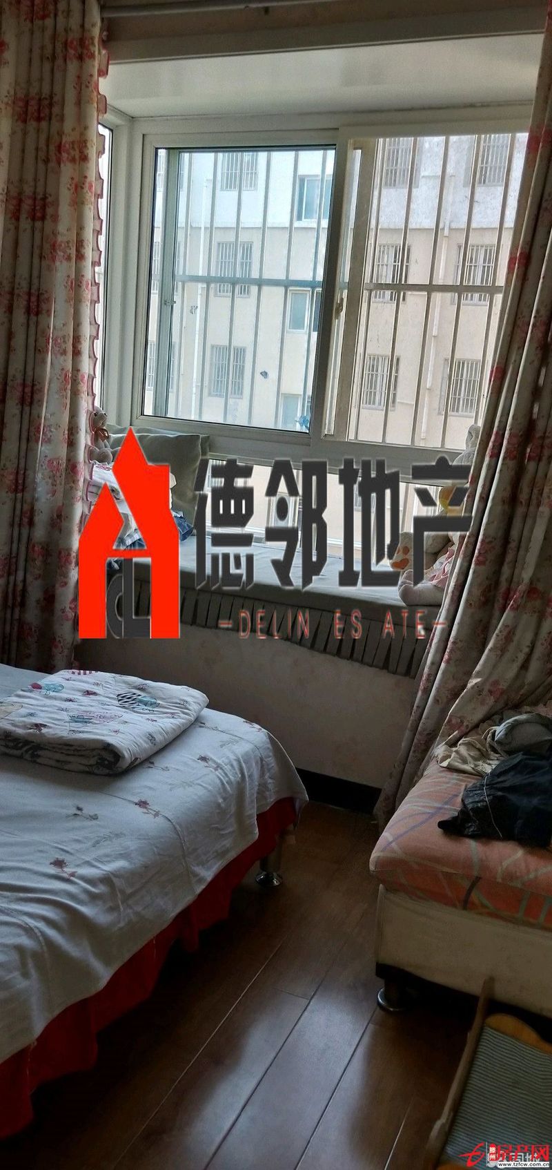 金城花園三室精裝修可貸款中間層領包即住