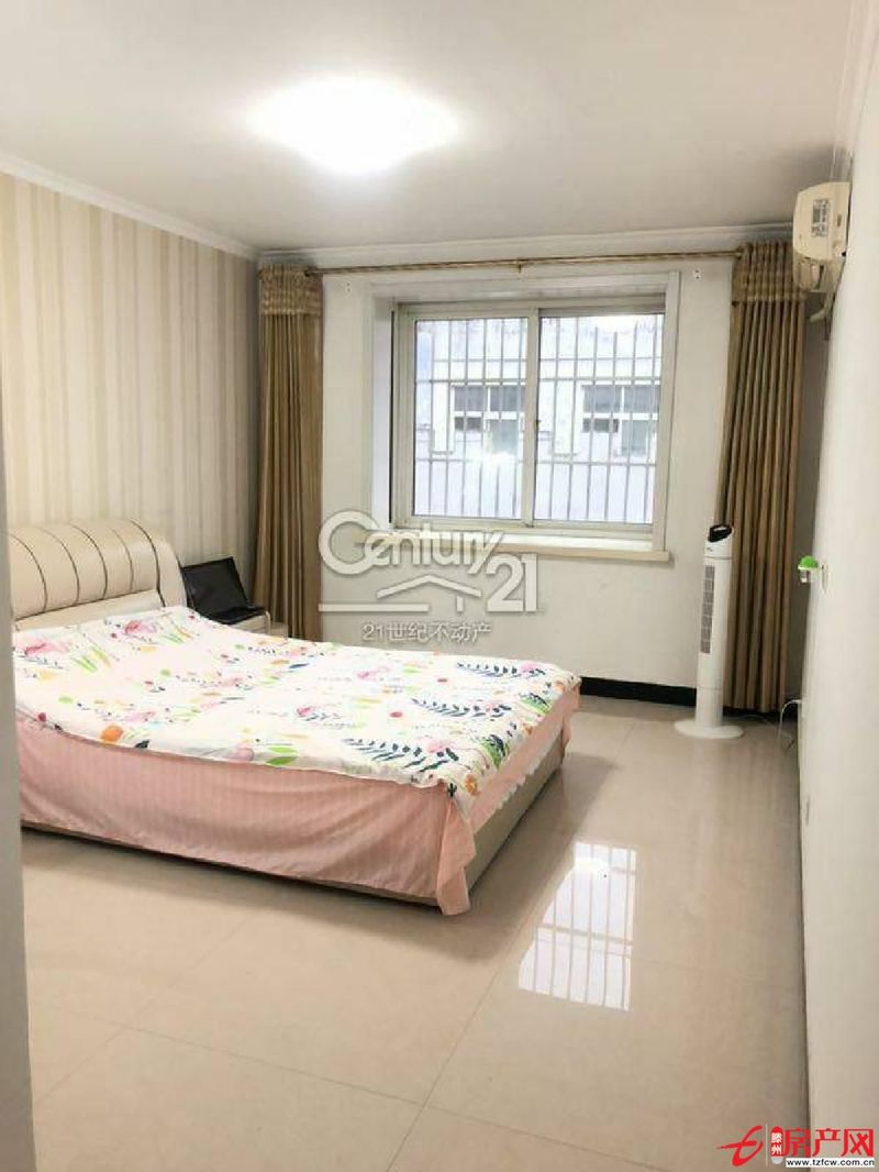 陽光麗景多層三樓+三室兩廳兩衛(wèi)+前后陽臺(tái)+全明戶型精裝修