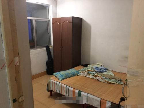 奎文小區(qū)三室兩廳證滿五年能貸款送儲藏室中等裝修不是頂