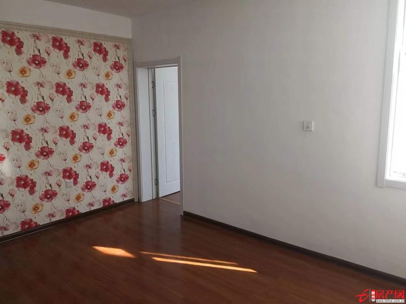 手帕廠宿舍，全新裝修，兩室朝陽，需全款。